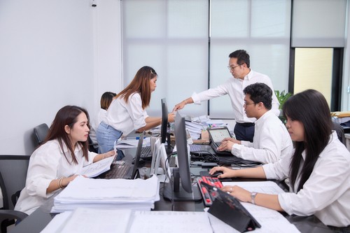 Man thinking with sticky notes